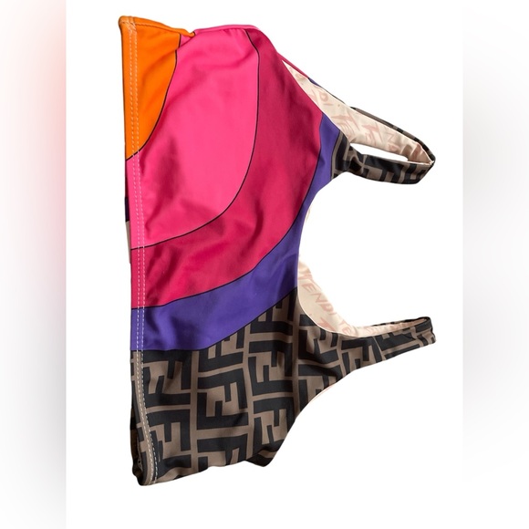 F bikini - Picture 4 of 7